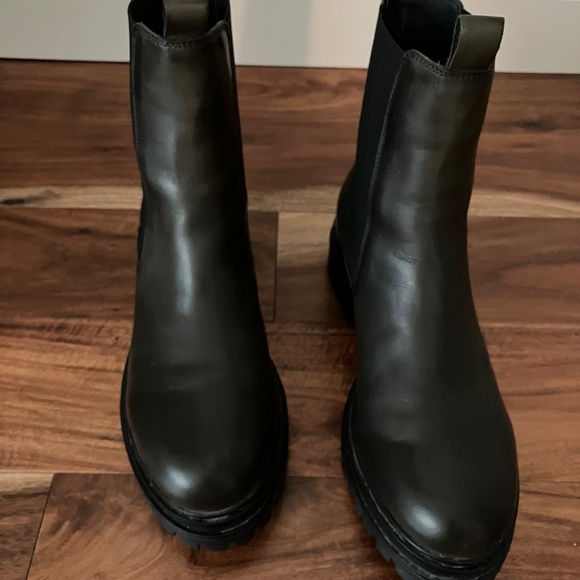 Boots - Picture 3 of 7